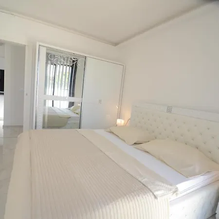 Anna Apartman